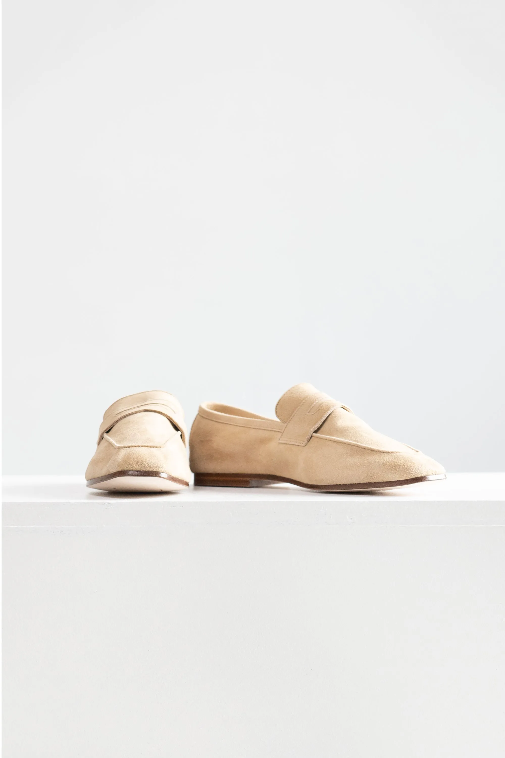 Essenziale Classic Suede Loafer, Sand