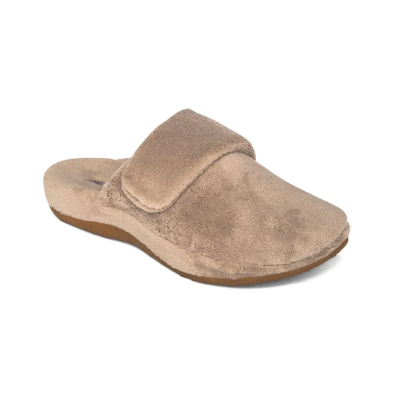 WOMEN'S AETREX MANDY CLOSED TOE SLIPPER | COFFEE