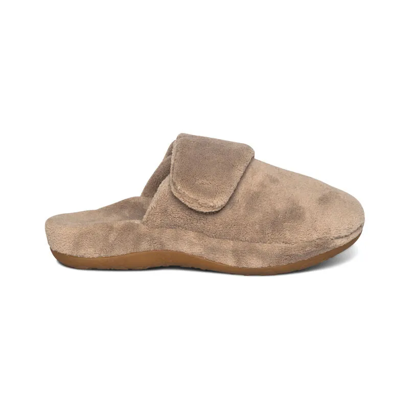 WOMEN'S AETREX MANDY CLOSED TOE SLIPPER | COFFEE