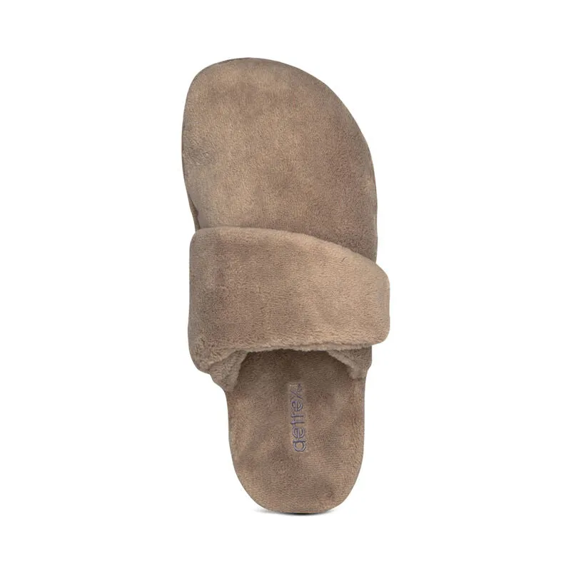 WOMEN'S AETREX MANDY CLOSED TOE SLIPPER | COFFEE